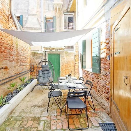 Gondola View Apartment Венеция Екстериор снимка