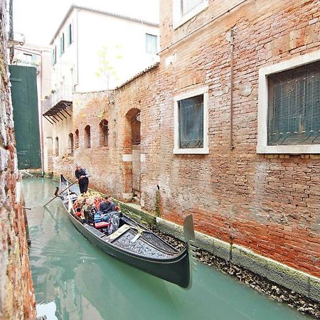 Gondola View Apartment Венеция Екстериор снимка