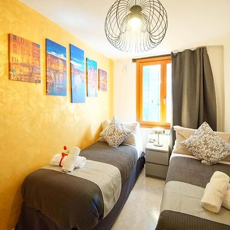 Gondola View Apartment Венеция Екстериор снимка