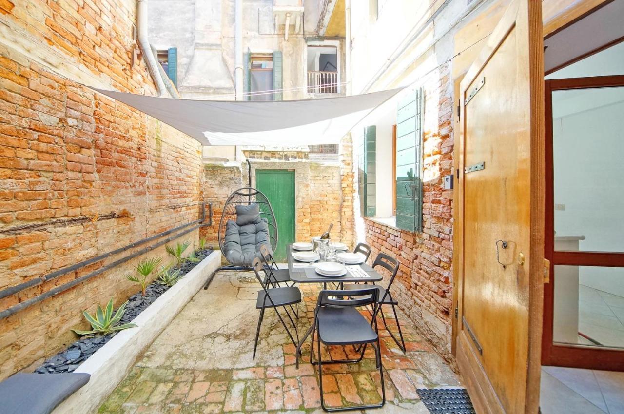 Gondola View Apartment Венеция Екстериор снимка