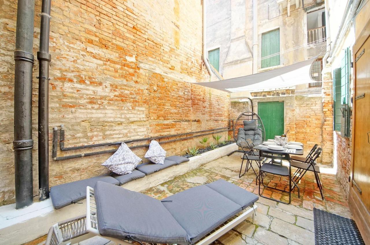 Gondola View Apartment Венеция Екстериор снимка