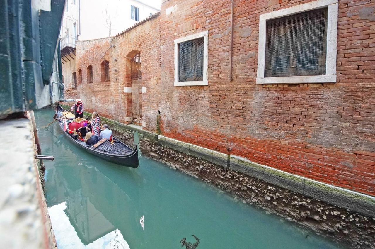 Gondola View Apartment Венеция Екстериор снимка