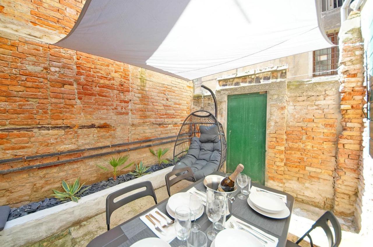 Gondola View Apartment Венеция Екстериор снимка