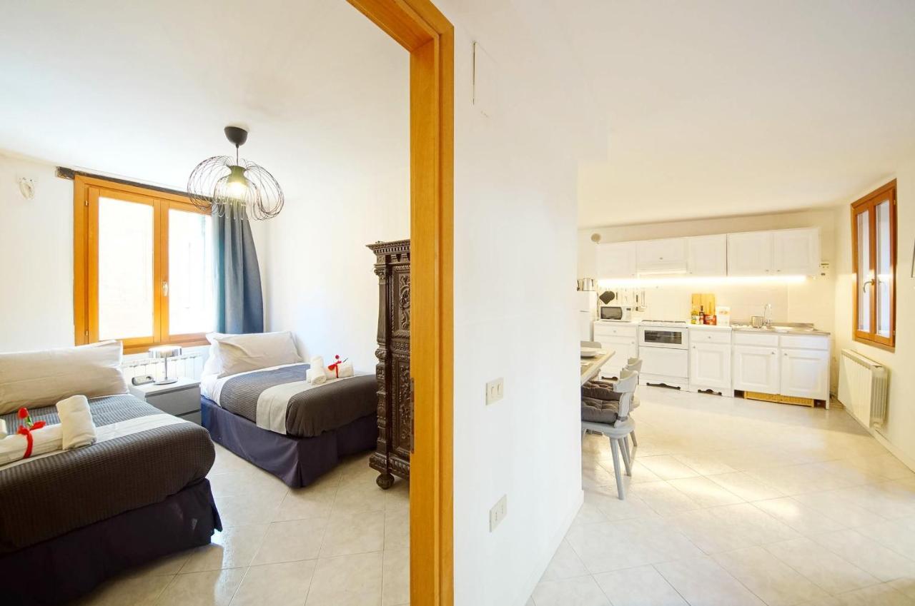 Gondola View Apartment Венеция Екстериор снимка