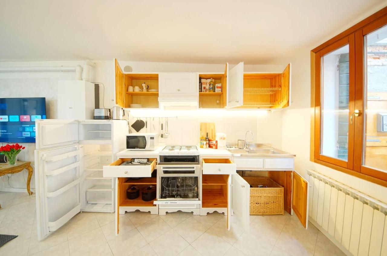Gondola View Apartment Венеция Екстериор снимка