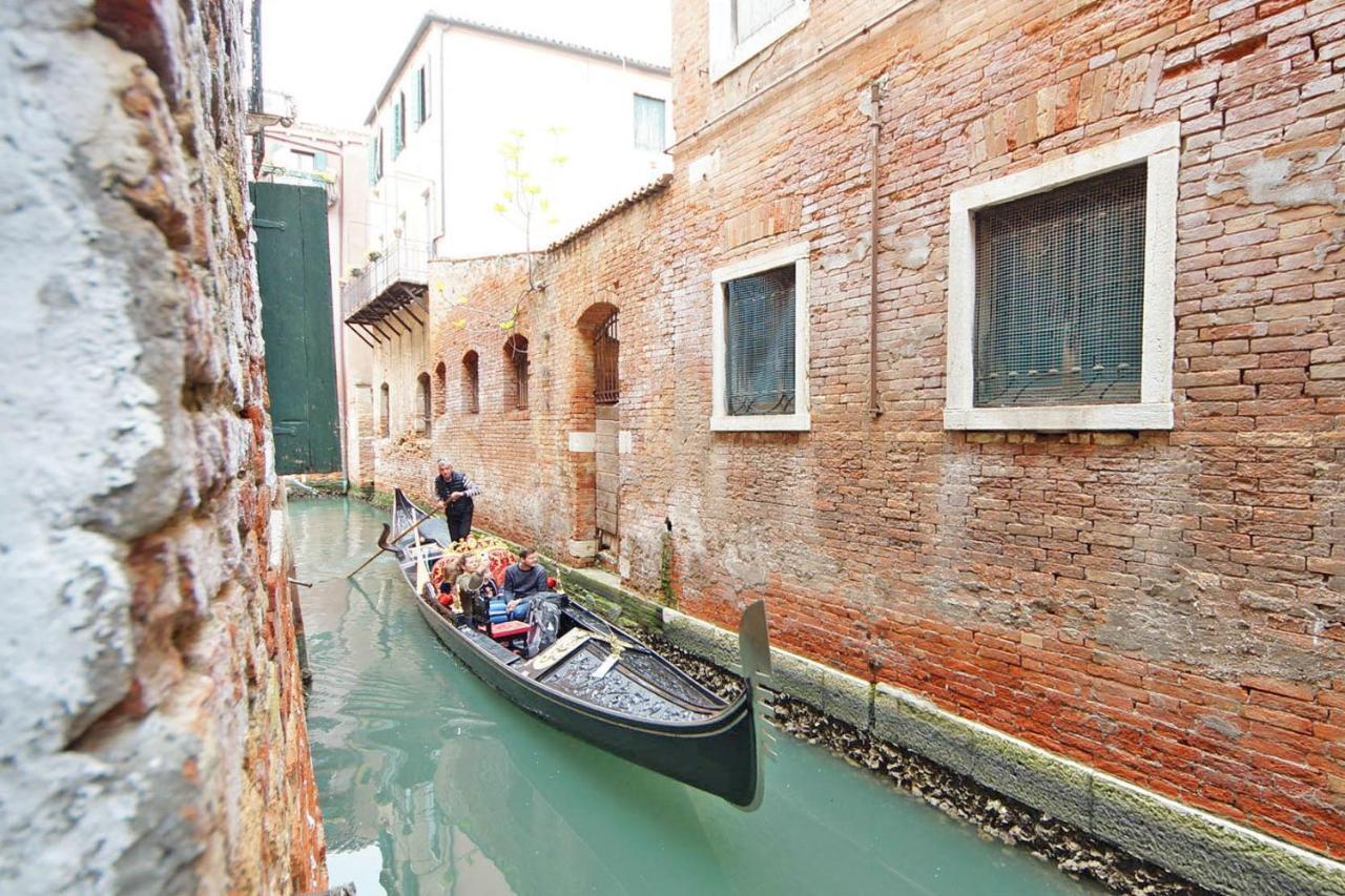 Gondola View Apartment Венеция Екстериор снимка