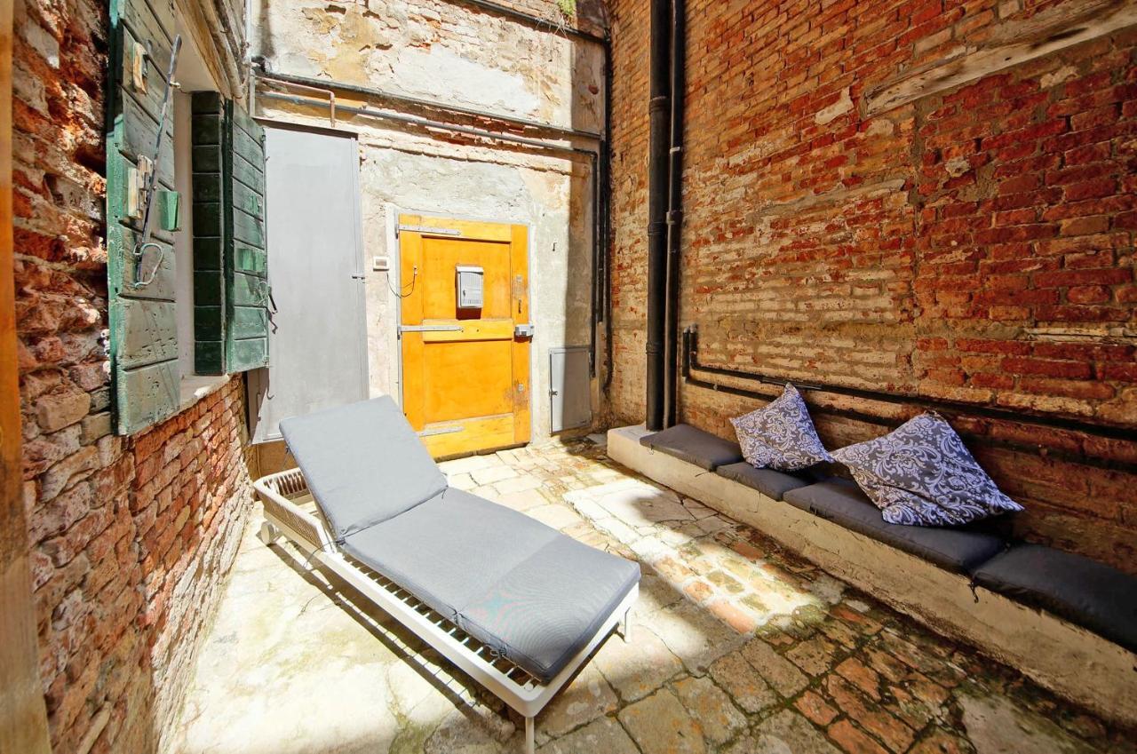 Gondola View Apartment Венеция Екстериор снимка