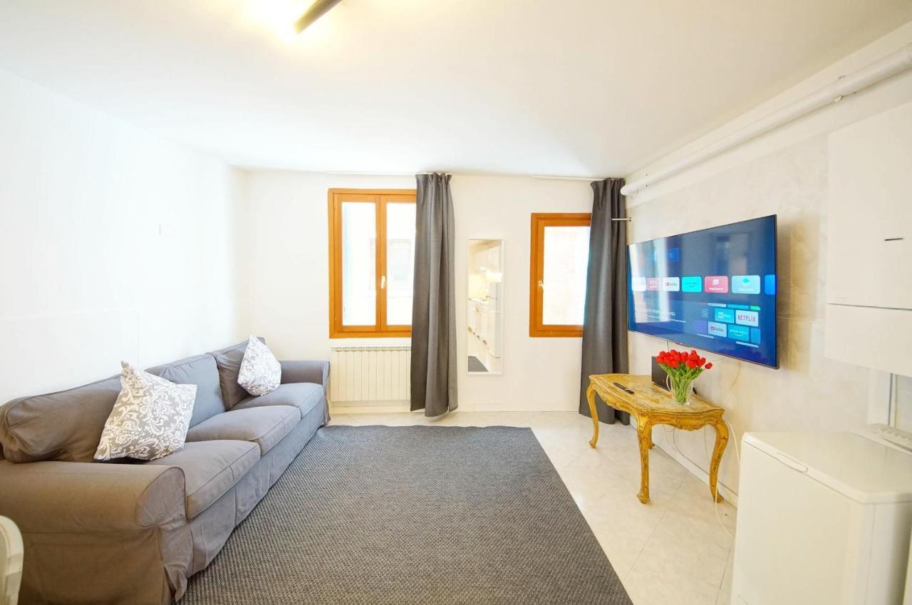 Gondola View Apartment Венеция Екстериор снимка