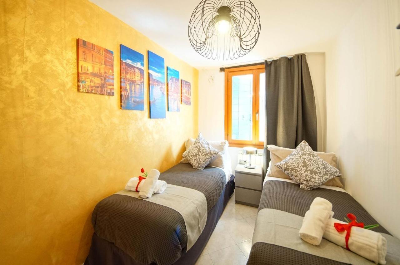 Gondola View Apartment Венеция Екстериор снимка