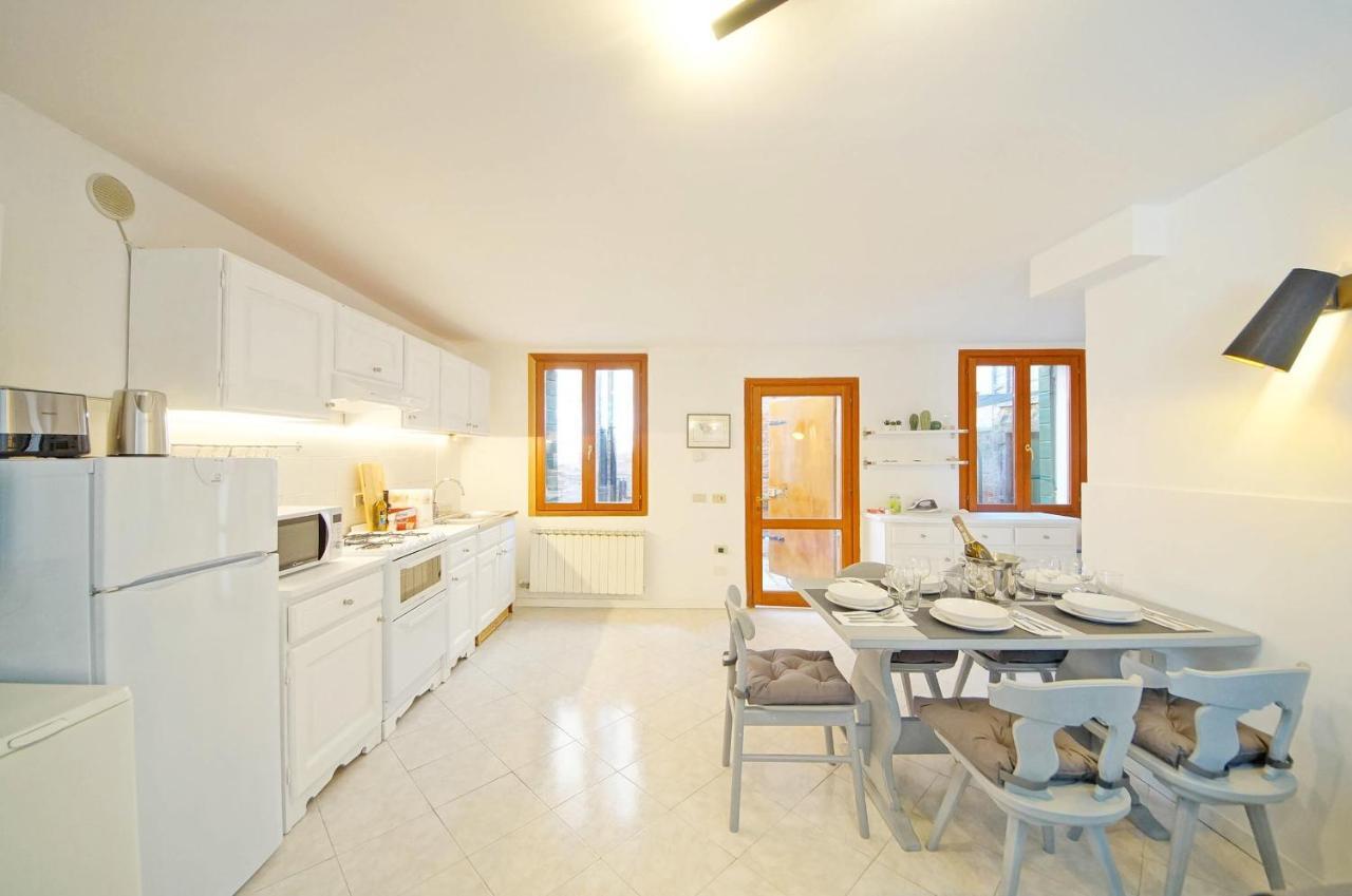 Gondola View Apartment Венеция Екстериор снимка
