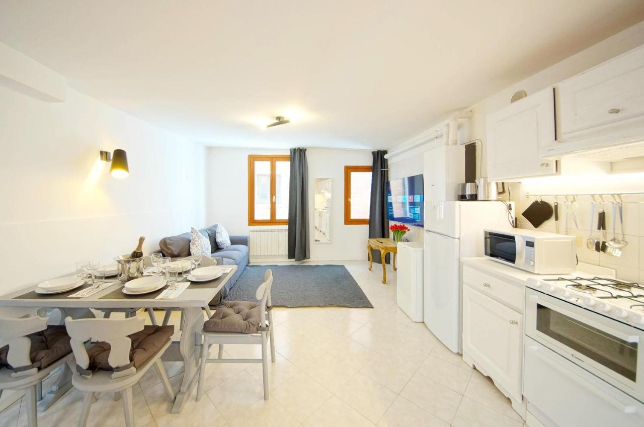 Gondola View Apartment Венеция Екстериор снимка