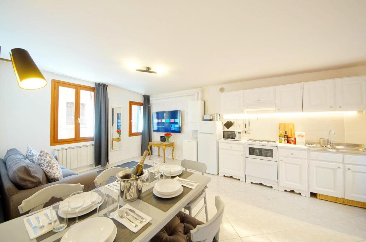 Gondola View Apartment Венеция Екстериор снимка