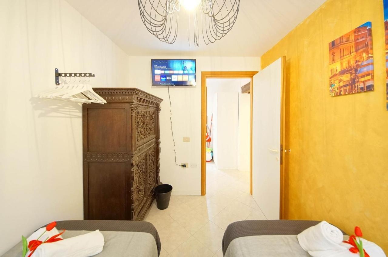 Gondola View Apartment Венеция Екстериор снимка